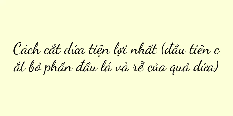 Cách cắt dứa tiện lợi nhất (đầu tiên cắt bỏ phần đầu lá và rễ của quả dứa)
