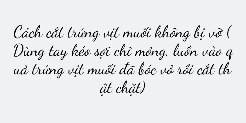 Cách cắt trứng vịt muối không bị vỡ (Dùng tay kéo sợi chỉ mỏng, luồn vào quả trứng vịt muối đã bóc vỏ rồi cắt thật chặt)