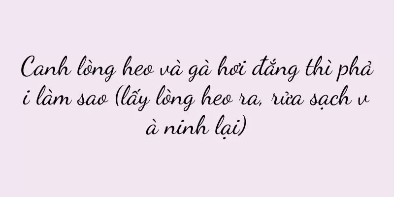 Canh lòng heo và gà hơi đắng thì phải làm sao (lấy lòng heo ra, rửa sạch và ninh lại)