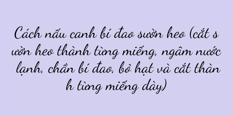 Cách nấu canh bí đao sườn heo (cắt sườn heo thành từng miếng, ngâm nước lạnh, chần bí đao, bỏ hạt và cắt thành từng miếng dày)