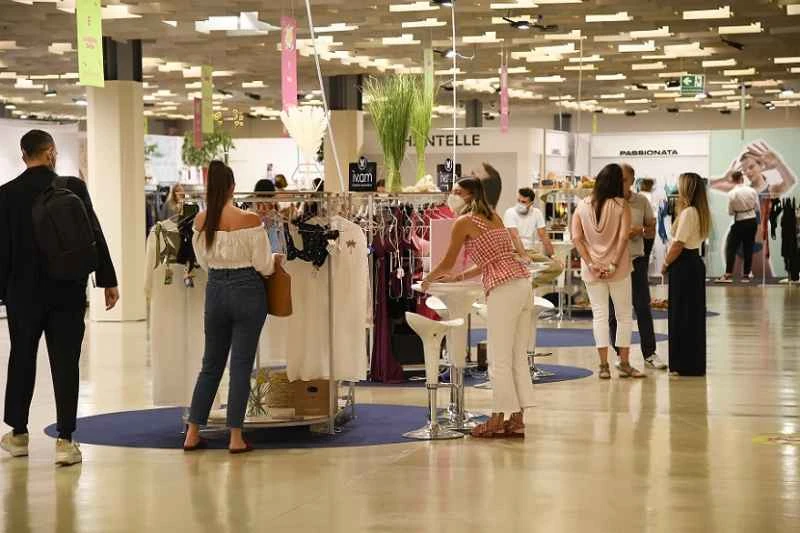 Cách mua vé tham dự Tuần lễ thời trang áo tắm Ý năm 2026