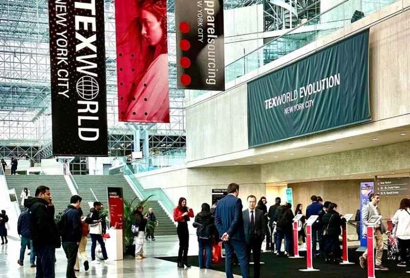 Tôi có thể đăng ký mua vé tham dự Tuần lễ Thời trang New York 2026 bằng cách nào? Giá vé là bao nhiêu?